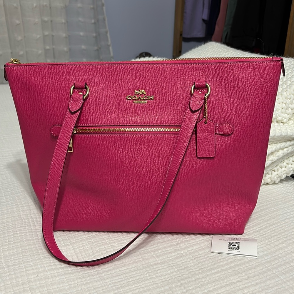 Pink leather Coach tote bag - Never Worn